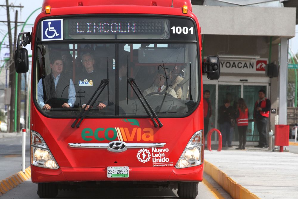 Choque en Nuevo León deja 27 heridos Choque en Nuevo León deja 27 heridos