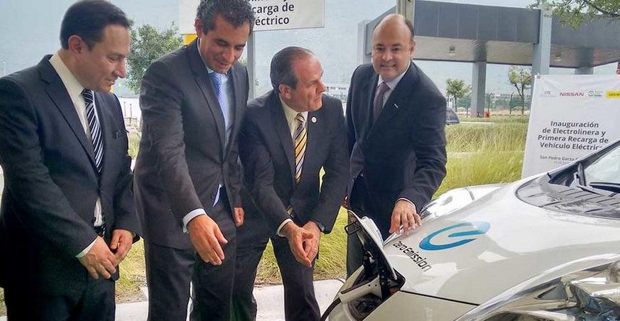 La CFE inaugura su primer electrolinera