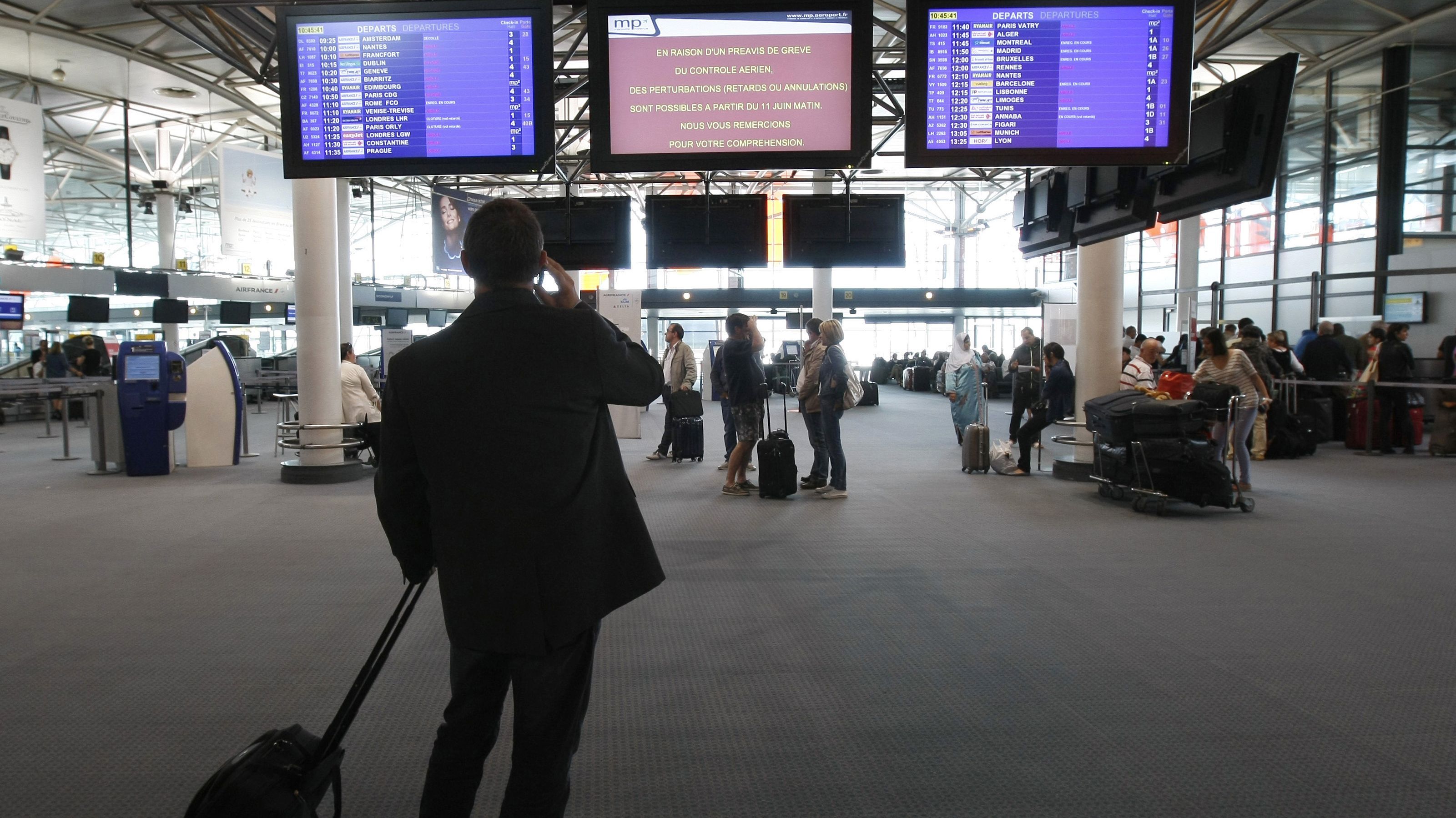 Pasajeros del vuelo AM003 ya están en París: Aeroméxico Pasajeros del vuelo AM003 ya están en París: Aeroméxico