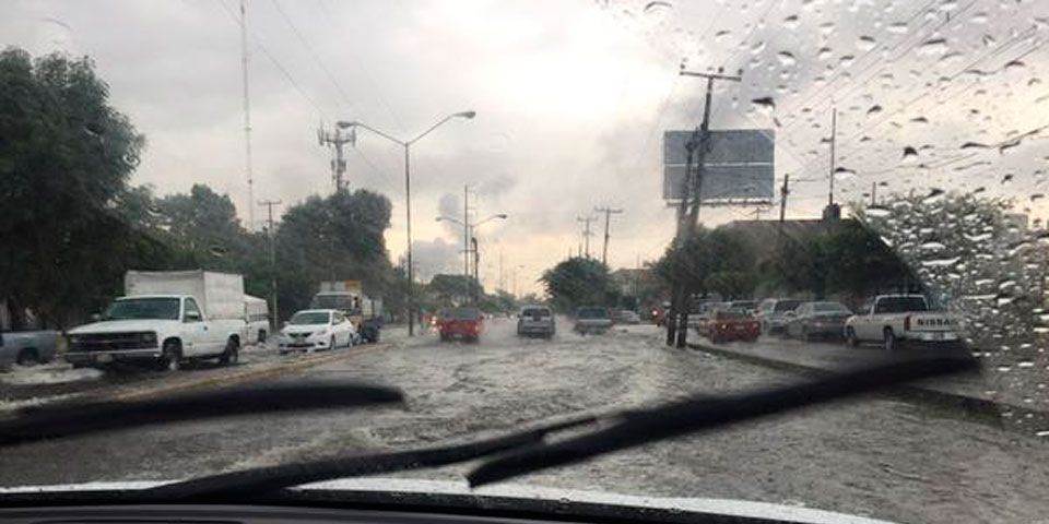 Fuertes lluvias causan inundaciones en Guadalajara
