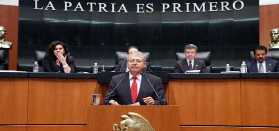 Rendirán homenaje de cuerpo presente a Camacho Solís en el Senado