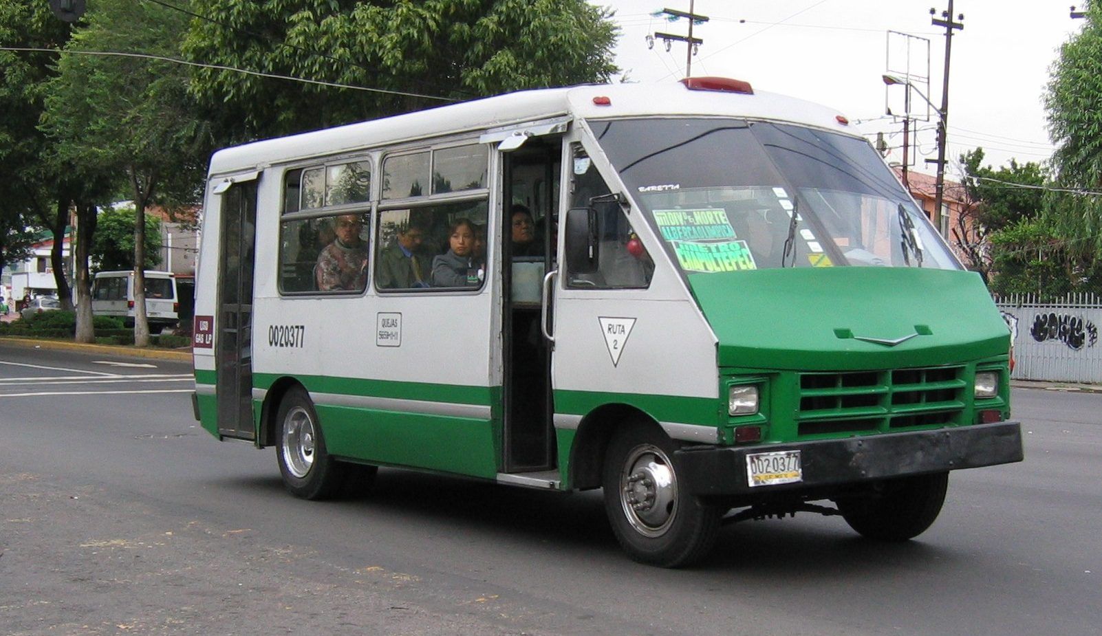 Detienen a 3 asaltantes de microbús en Iztapalapa