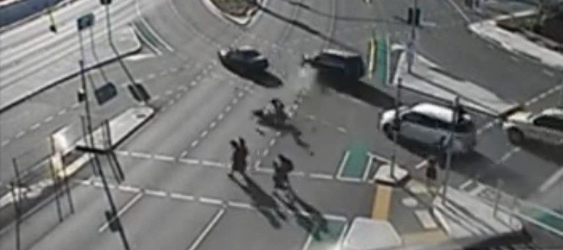 Video: cuatro estudiantes se salvan en accidente automovilístico