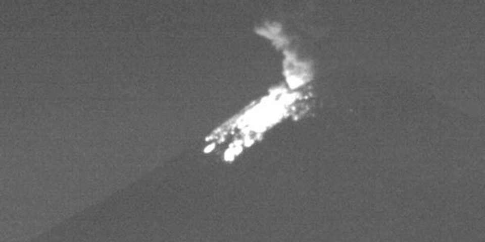 Reportan actividad explosiva del volcán Popocatépetl