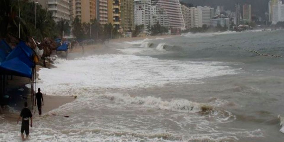 Cierran puertos de Guerrero a navegación menor por mal clima Cierran puertos de Guerrero a navegación menor por mal clima