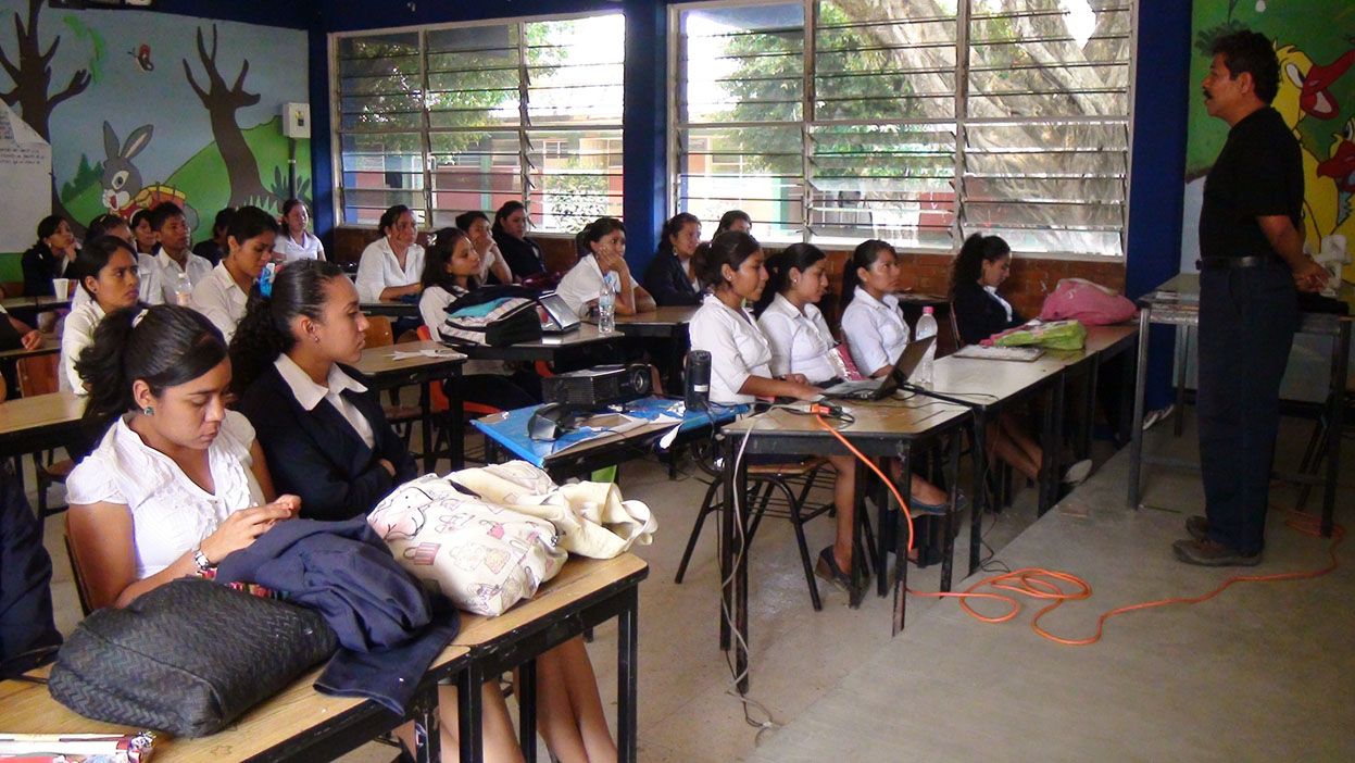 Maestros del CNTE regresan a clases en Oaxaca