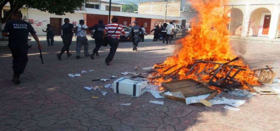 Liberan a 11 que quemaron urnas electorales en Chiapas