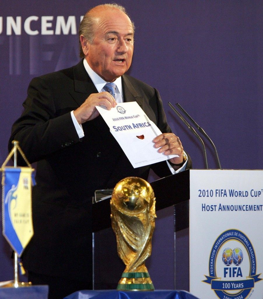 FIFA admite sobornos y reclama fondos a EE.UU. - Sudafrica-Blatter-902x1024