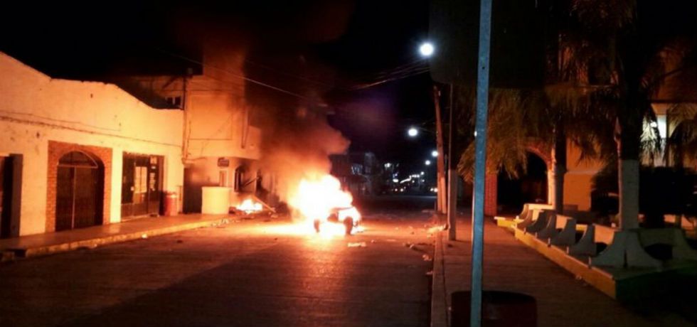 Pobladores incendian palacio municipal al norte de Veracruz