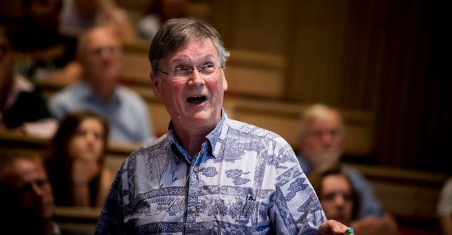 Despiden a Nobel por criticar mujeres Despiden a Nobel por criticar mujeres