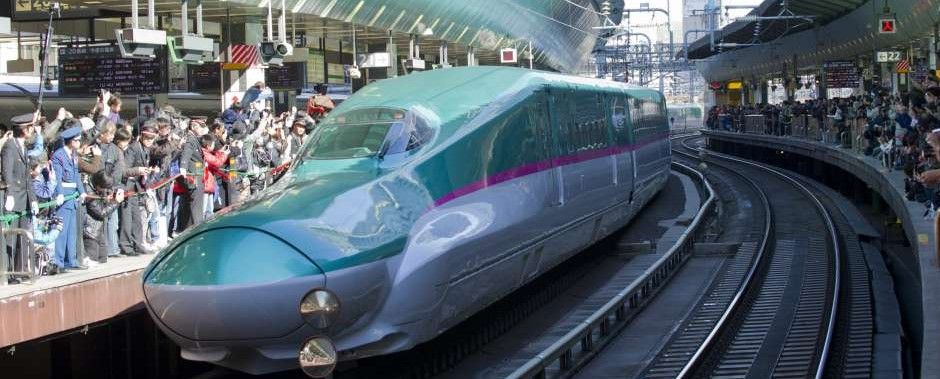 Video: en solo 7 minutos, limpian un tren bala en Japón