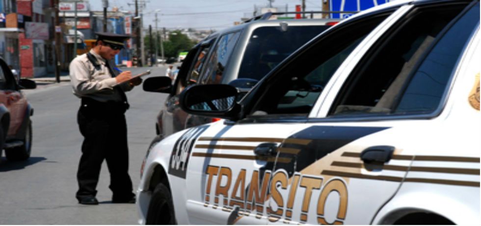 Consignan a agente de tránsito por abuso sexual