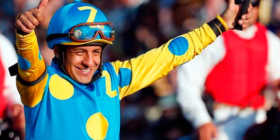 Mexicano Víctor Espinoza gana Tripe Corona