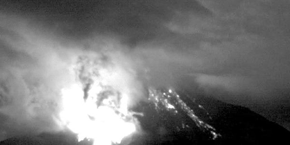 Volcán de Colima registra impresionante explosión