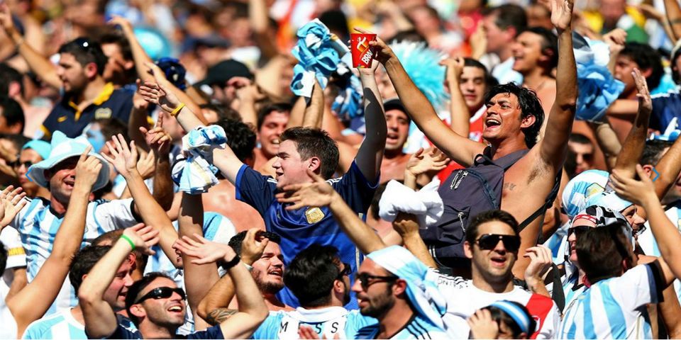 Argentinos inventan cántico muy agresivo contra Chile