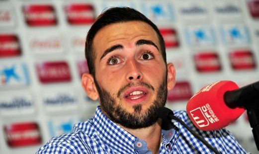 Barcelona firma a Aleix Vidal del Sevilla