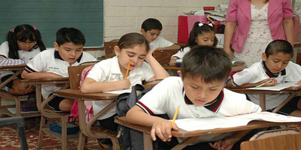 AMLO y CNTE usan tácticas para que los alumnos marchen: SEP - alumnos-portada