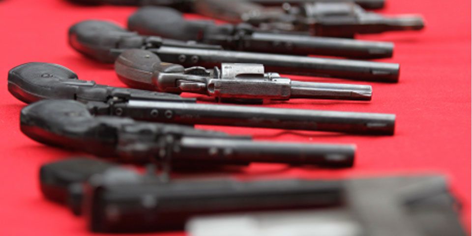 Asaltan a policías de Nezahualcóyotl - armas-cartel