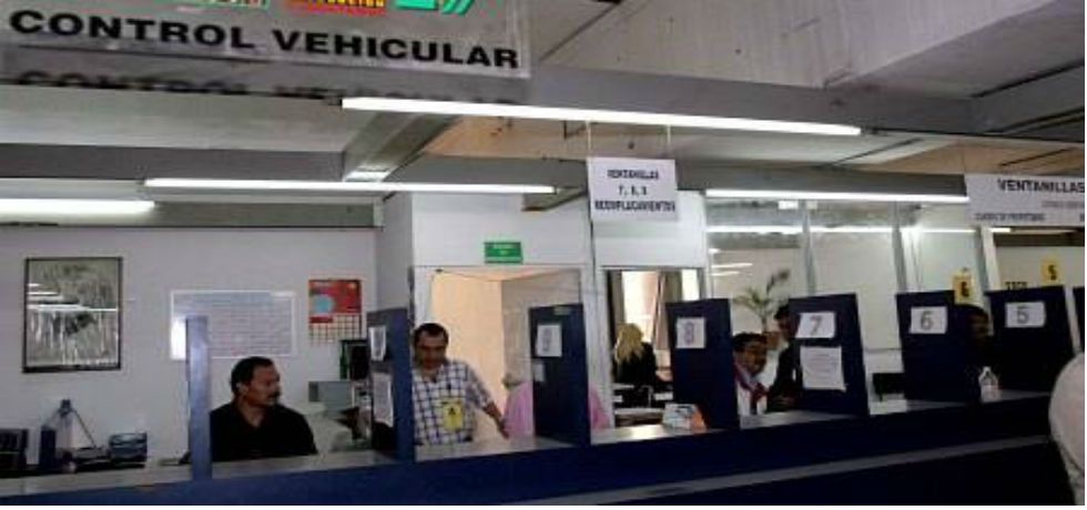 Cuatro detenidos durante operativo en módulo de licencias del D.F.