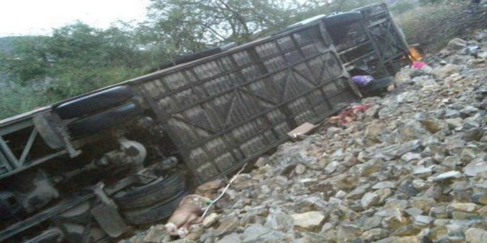 Mueren 12 personas en accidente vial en Oaxaca