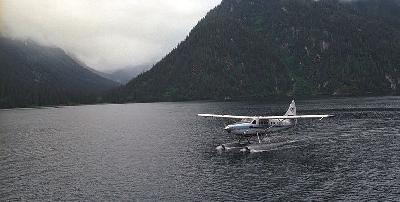 Avioneta se estrella en Alaska. Hay 9 muertos Avioneta se estrella en Alaska. Hay 9 muertos