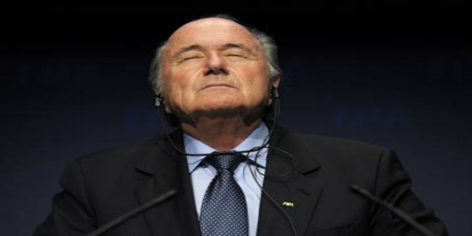 Blatter sale del hospital