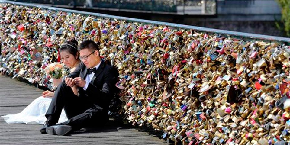 Retirarán candados de amor de famoso puente de París Retirarán candados de amor de famoso puente de París