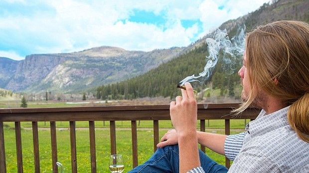 Abren campamento para fumadores de mariguana