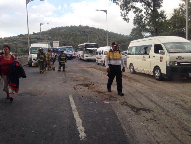 Registran carambola de 16 vehículos en Indios Verdes