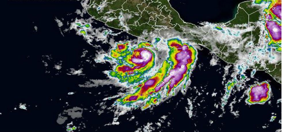 Carlos ya es huracán categoría 1