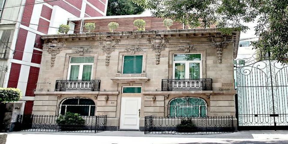 Hacienda investiga a círculo de Ebrard por lavado de dinero