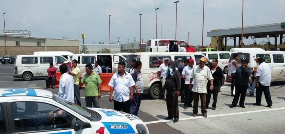 Transportistas bloquean la Autopista México-Pachuca