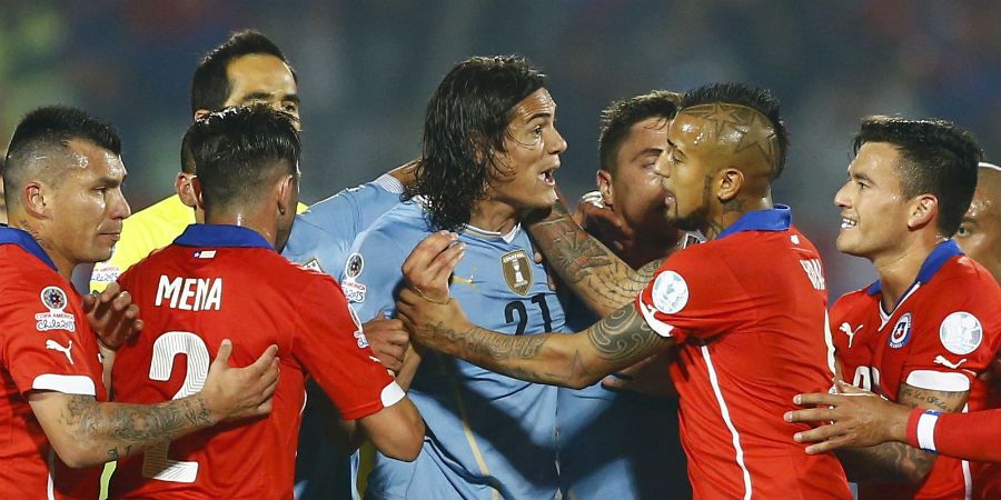 ¿Por qué expulsaron a Cavani?