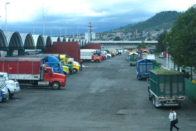 Asesinan a hombre en la Central de Abasto