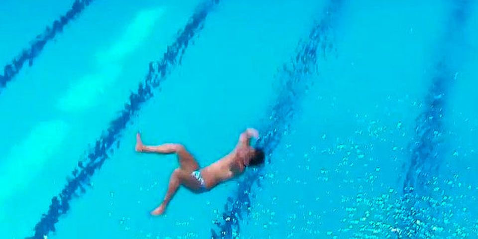 Video: Clavadistas filipinos tienen vergonzoso desempeño