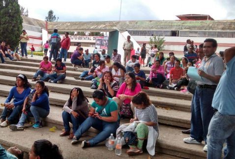 Toma sección 22 del SNTE intalaciones del IEEPO