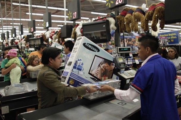 Confianza de consumidores tiene peor caída desde agosto