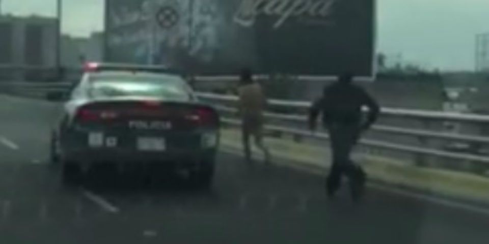 Policía capitalino no logra de detener a un hombre en Periférico