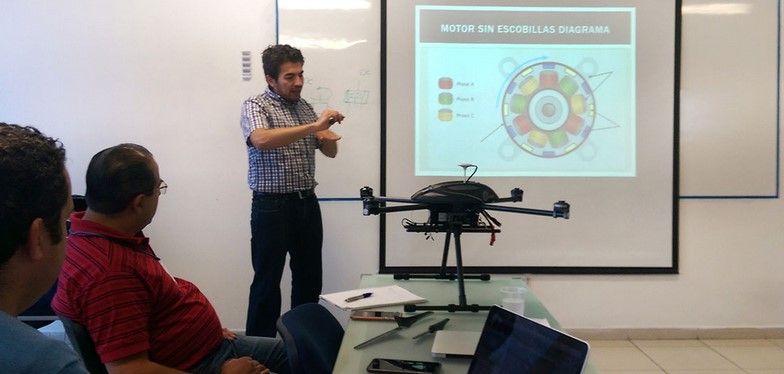 La primera academia de drones en México