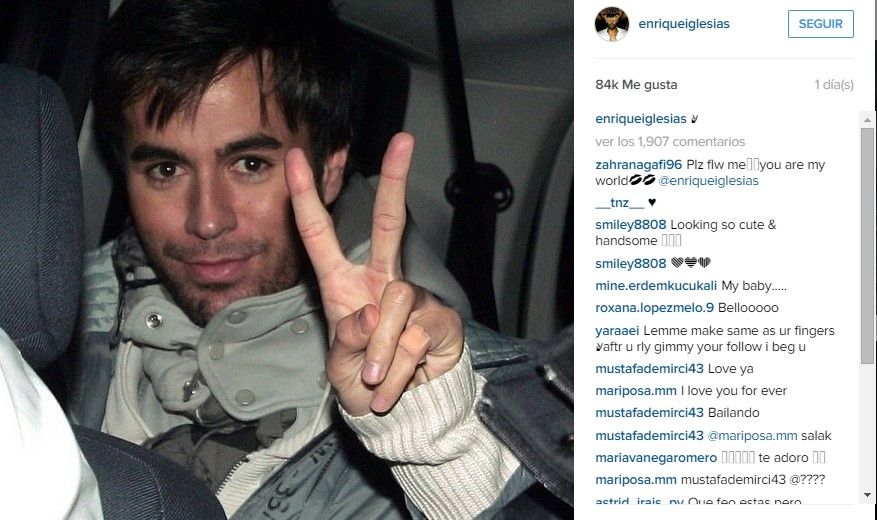 Enrique Iglesias muestra mano tras accidente Enrique Iglesias muestra mano tras accidente