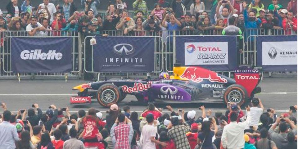 Pilotos de F1 emocionan en el Zócalo capitalino Pilotos de F1 emocionan en el Zócalo capitalino