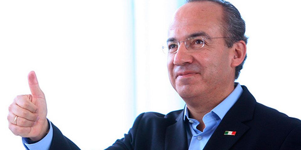 Felipe Calderón acusa a AMLO de componer himno del PRI