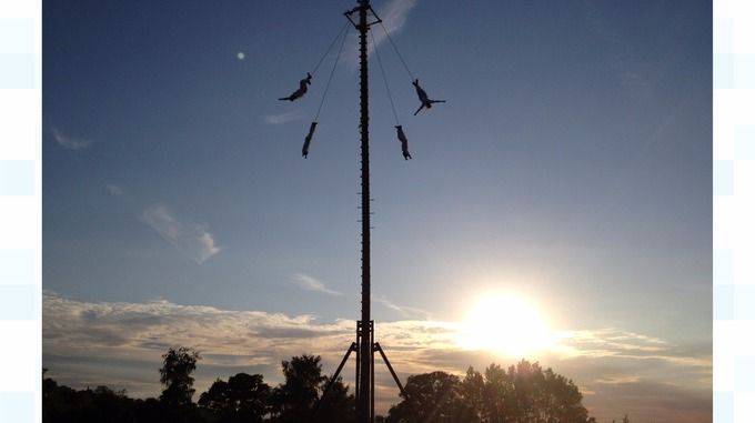 Voladores de Papantla inauguran festival de Glastonbury Voladores de Papantla inauguran festival de Glastonbury