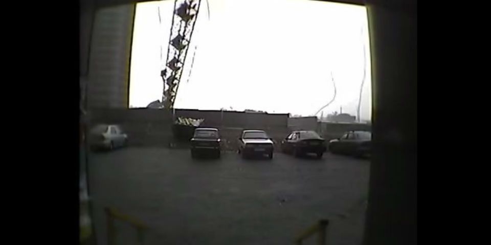 Video: viento derriba grúa dejando un muerto Video: viento derriba grúa dejando un muerto