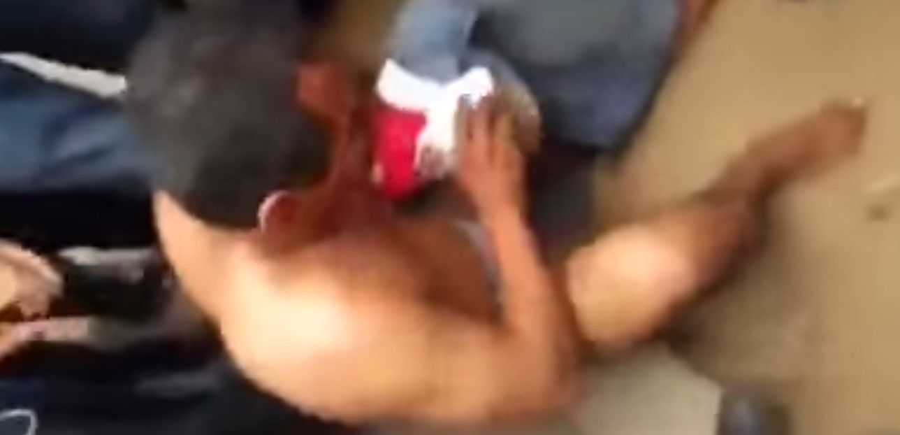 Golpean y desnudan a hombre que acosaba con su celular