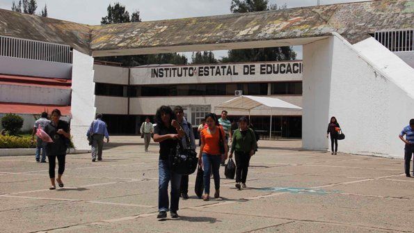 Maestros de la Sección 22 se acercan al nuevo IEEPO