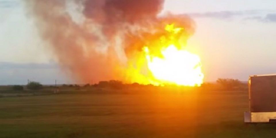 Un gasoducto genera un incendio masivo en Texas Un gasoducto genera un incendio masivo en Texas