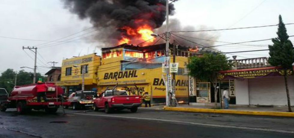 Se incendia refaccionaria de la Gustavo A. Madero