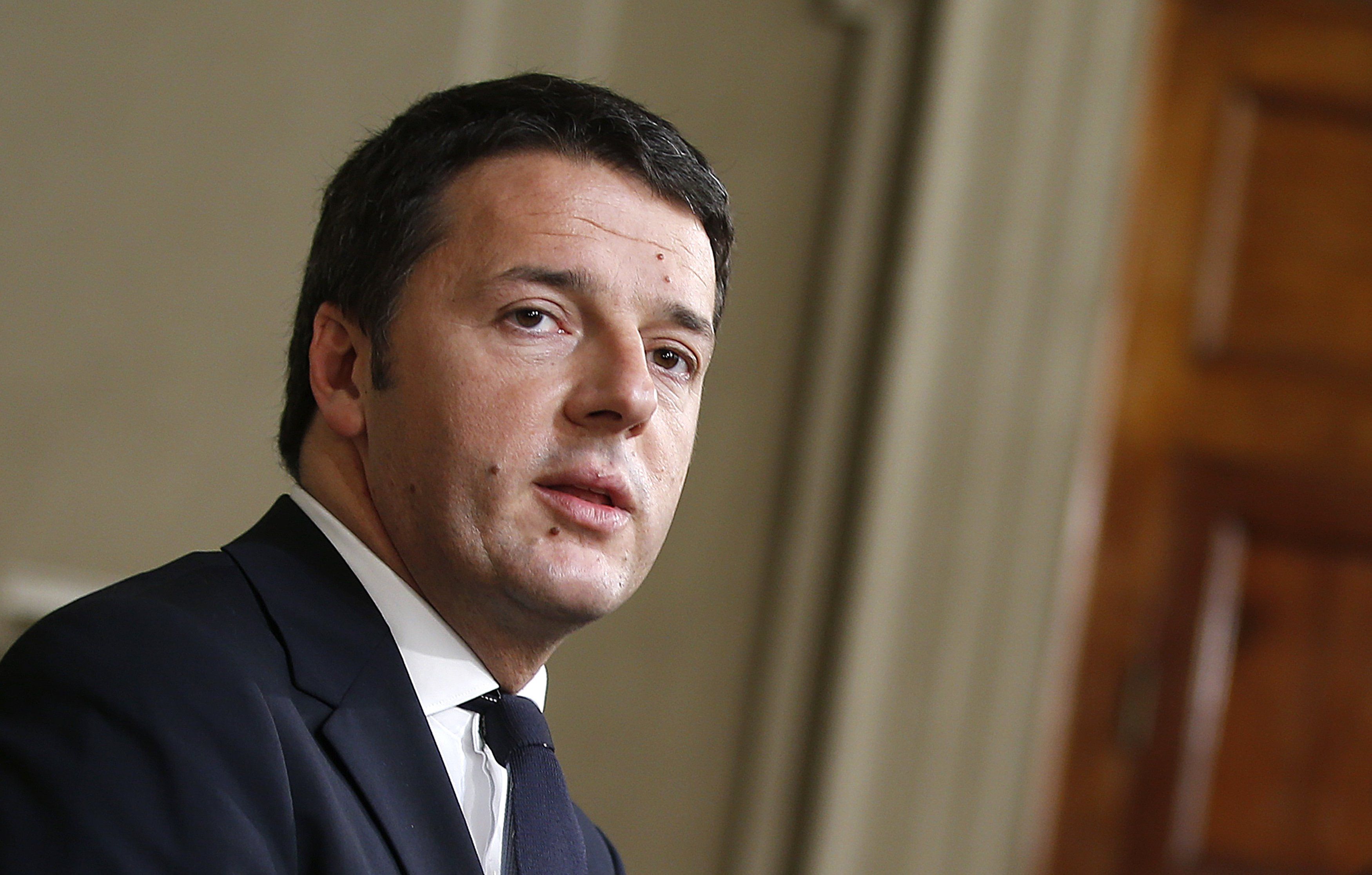 Hay “presiones” para expulsar a Grecia del euro: Renzi