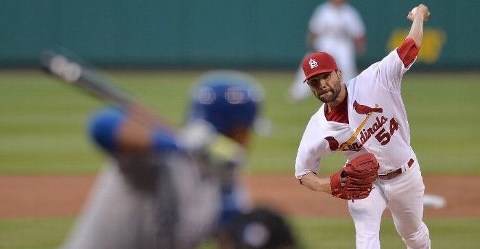 Pitcher mexicano logra victoria de Cardenales